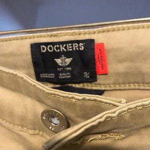 Mens Dockers Khakis. Size 32.